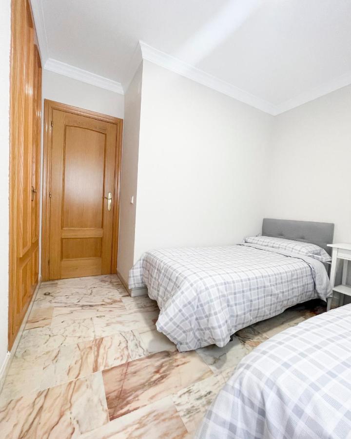 Holidays2Malaga Tomas De Echeverria 150 Mts To Beach & High Speed Wifi & Parking Apartment Bagian luar foto