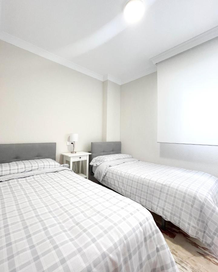 Holidays2Malaga Tomas De Echeverria 150 Mts To Beach & High Speed Wifi & Parking Apartment Bagian luar foto