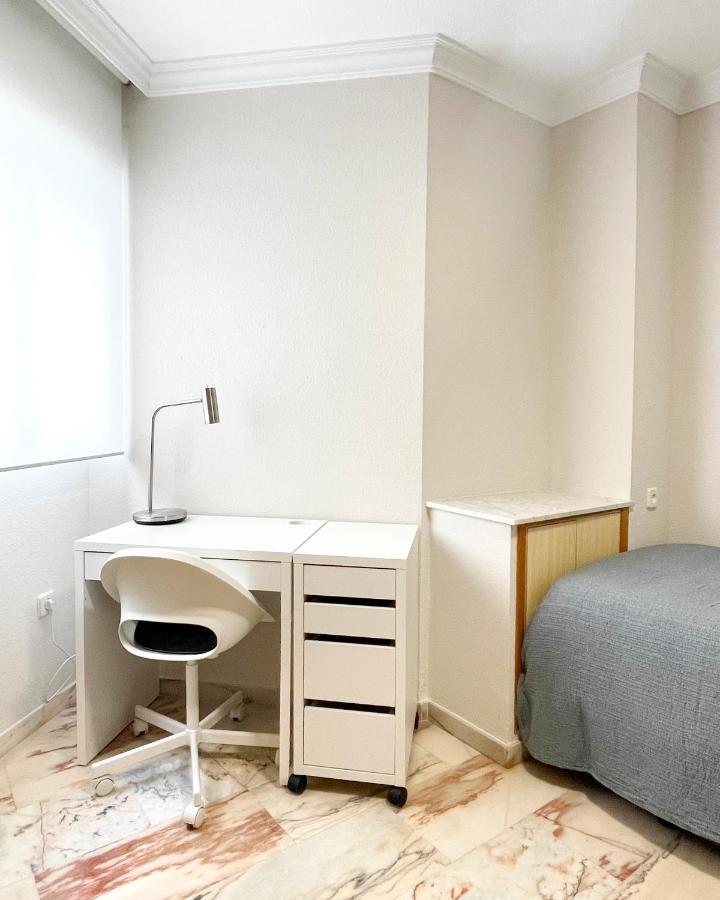 Holidays2Malaga Tomas De Echeverria 150 Mts To Beach & High Speed Wifi & Parking Apartment Bagian luar foto