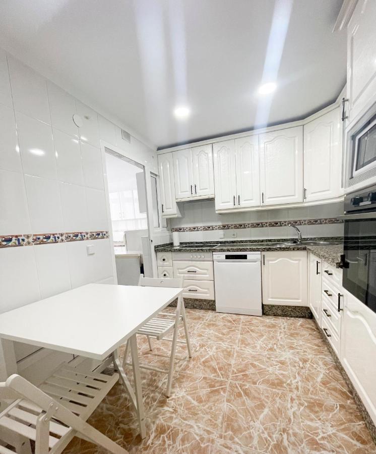 Holidays2Malaga Tomas De Echeverria 150 Mts To Beach & High Speed Wifi & Parking Apartment Bagian luar foto