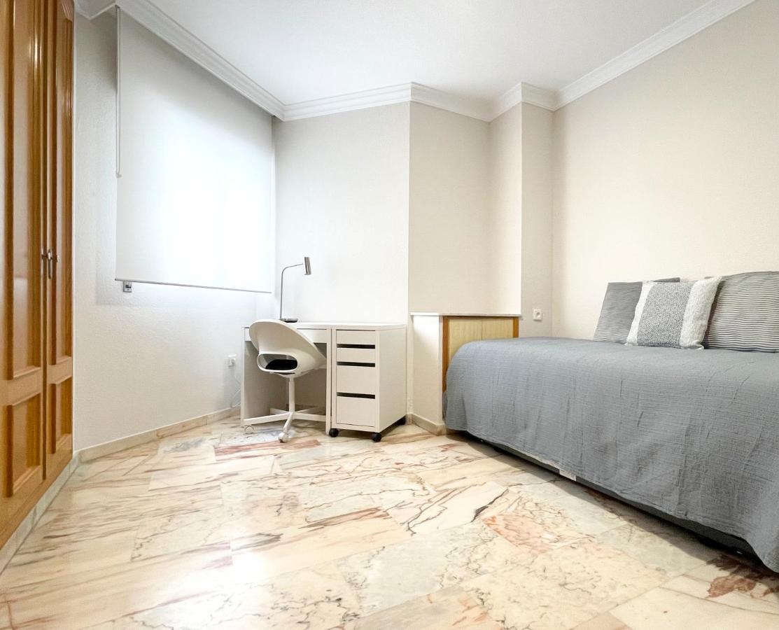 Holidays2Malaga Tomas De Echeverria 150 Mts To Beach & High Speed Wifi & Parking Apartment Bagian luar foto
